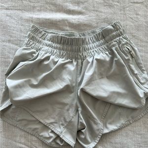 Lululemon Tracker Low-Rise Lined Short 4"